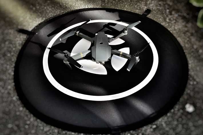 Mavic på landing pad som sort